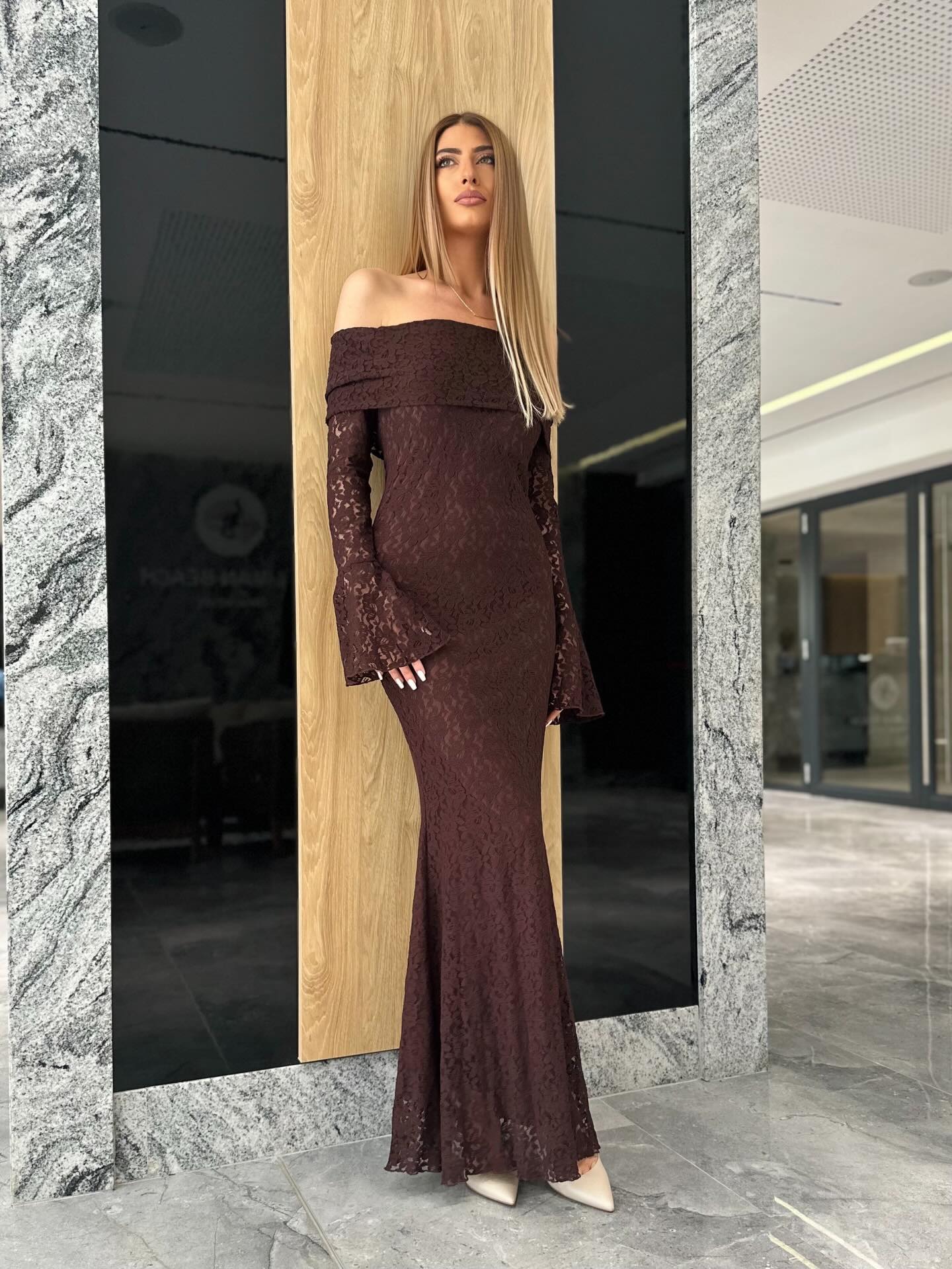 Дълга дантелена рокля Elegance